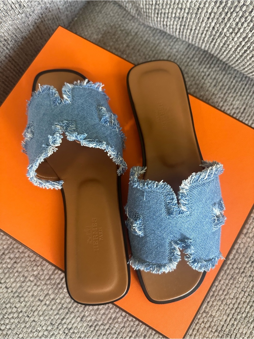NEW in box HERMÈS Bleu Clair DENIM Fringe Oran Sandals - Picture 4 of 16